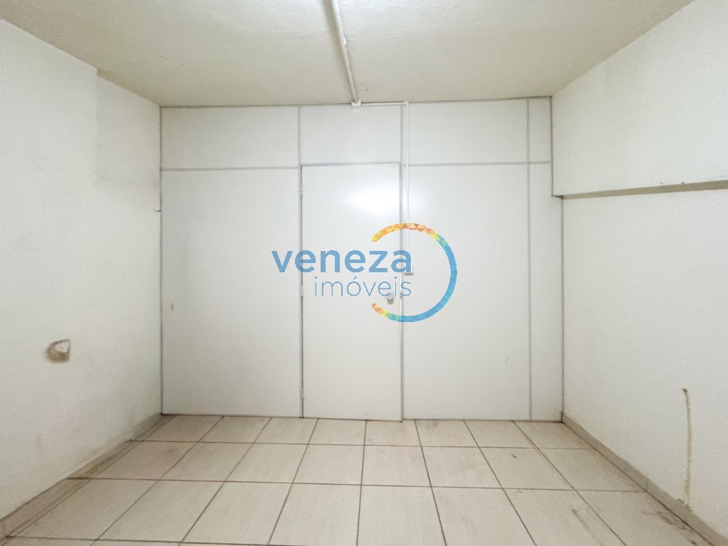Salão-loja à venda no bairro Centro de Londrina com 247.3m<sup>2</sup> útil, 2 vagas de garagem