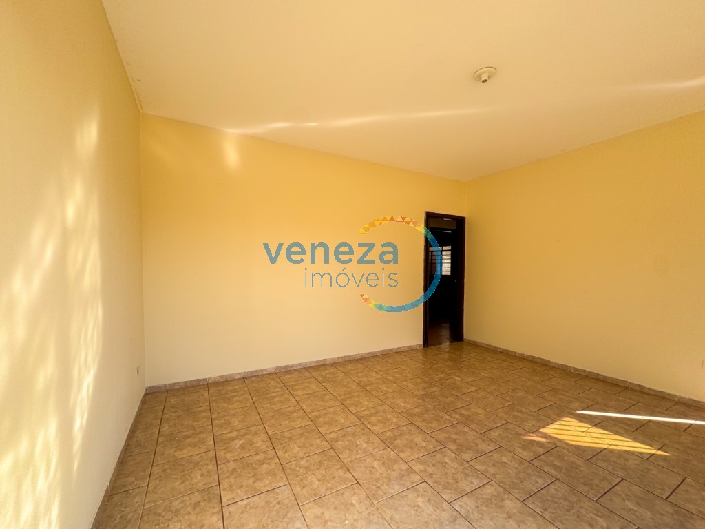 Casa Residencial à venda no bairro California de Londrina com 384m<sup>2</sup> útil, 4 quartos, 2 vagas de garagem