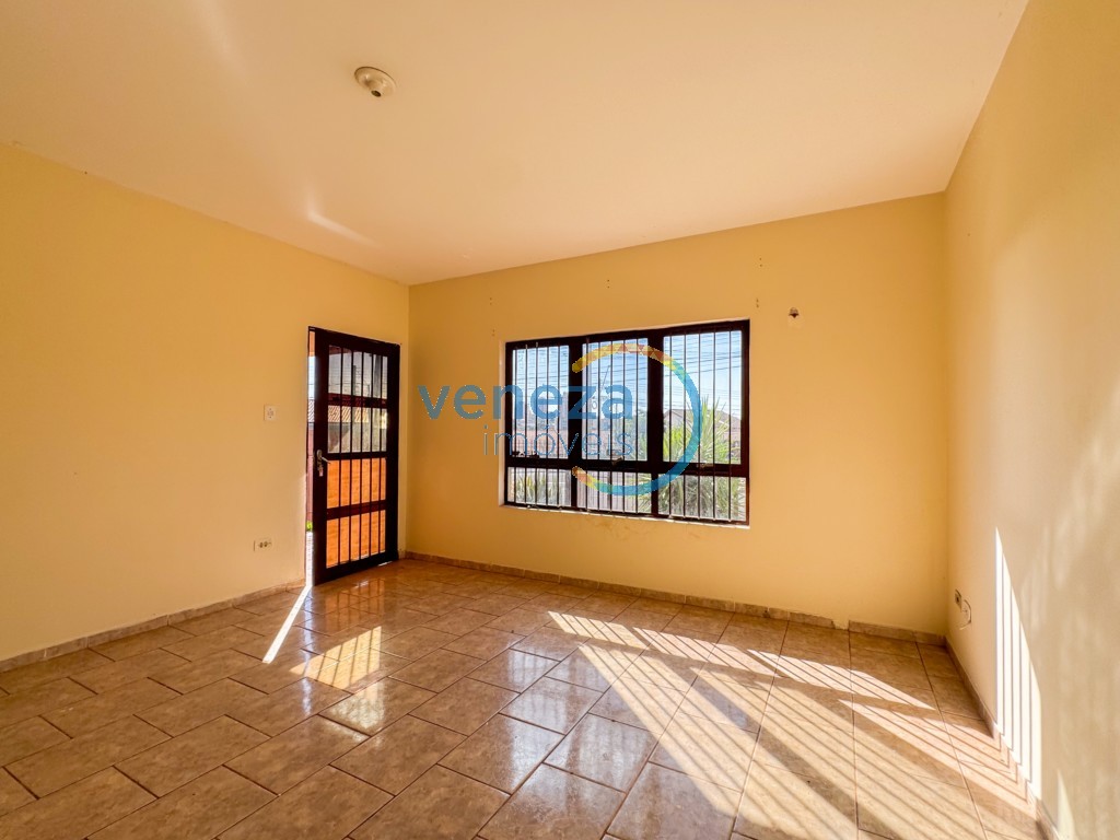 Casa Residencial à venda no bairro California de Londrina com 384m<sup>2</sup> útil, 4 quartos, 2 vagas de garagem