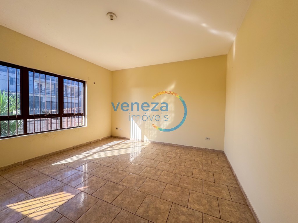 Casa Residencial à venda no bairro California de Londrina com 384m<sup>2</sup> útil, 4 quartos, 2 vagas de garagem