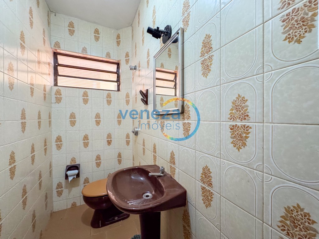 Casa Residencial à venda no bairro California de Londrina com 384m<sup>2</sup> útil, 4 quartos, 2 vagas de garagem