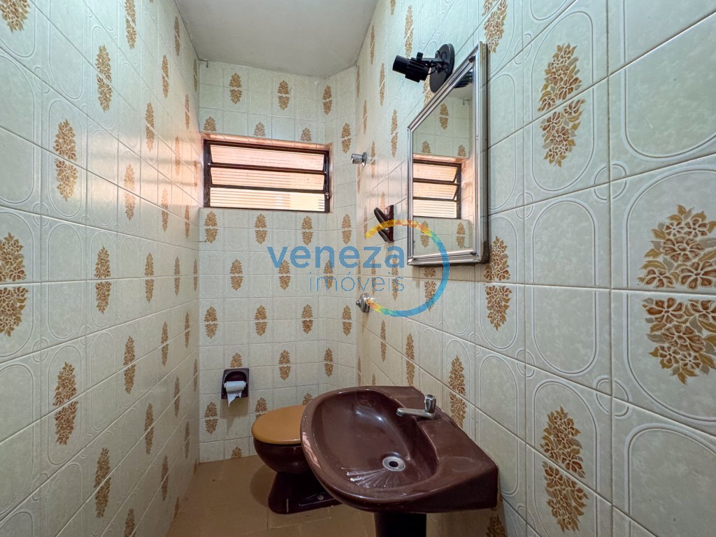 Casa Residencial à venda no bairro California de Londrina com 384m<sup>2</sup> útil, 4 quartos, 2 vagas de garagem