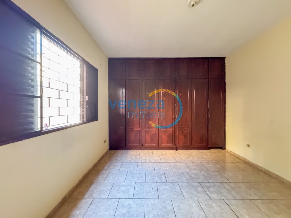 Casa Residencial à venda no bairro California de Londrina com 384m<sup>2</sup> útil, 4 quartos, 2 vagas de garagem