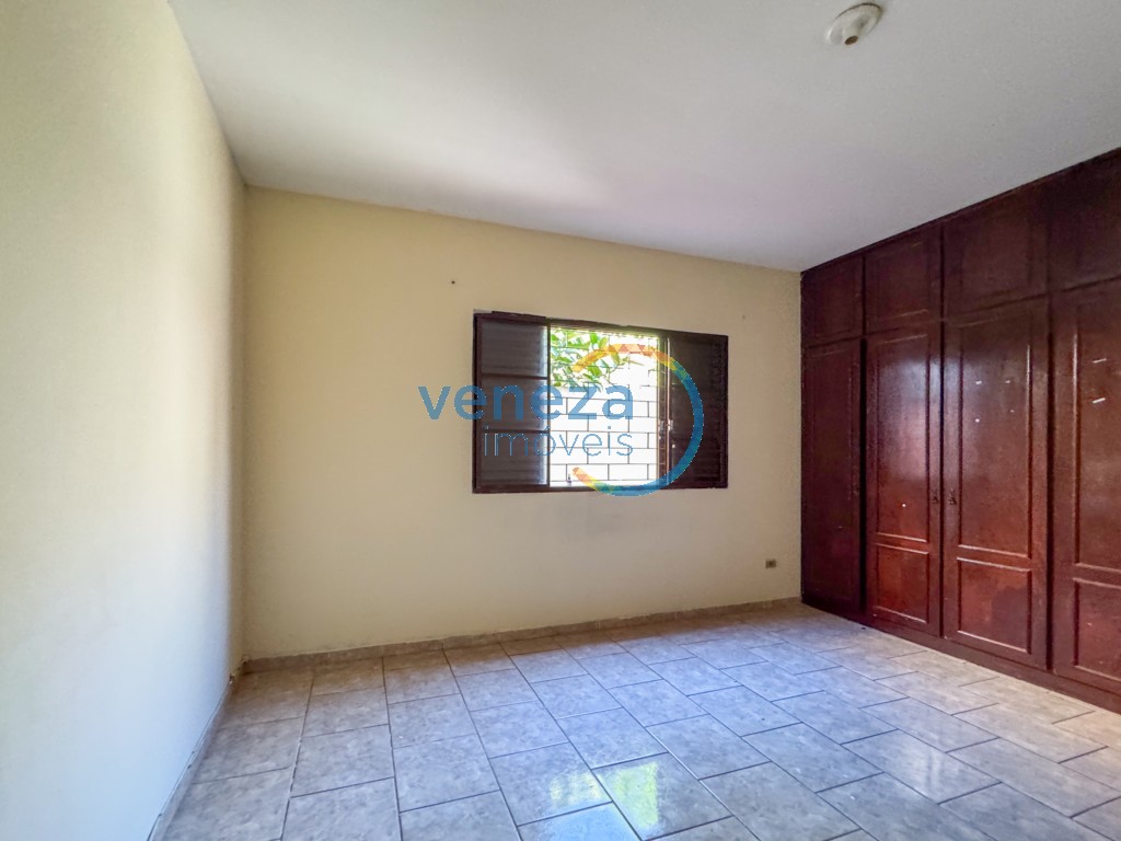 Casa Residencial à venda no bairro California de Londrina com 384m<sup>2</sup> útil, 4 quartos, 2 vagas de garagem