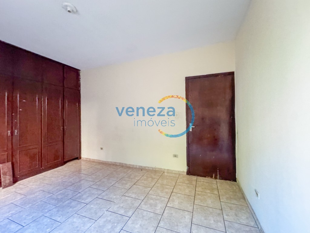 Casa Residencial à venda no bairro California de Londrina com 384m<sup>2</sup> útil, 4 quartos, 2 vagas de garagem