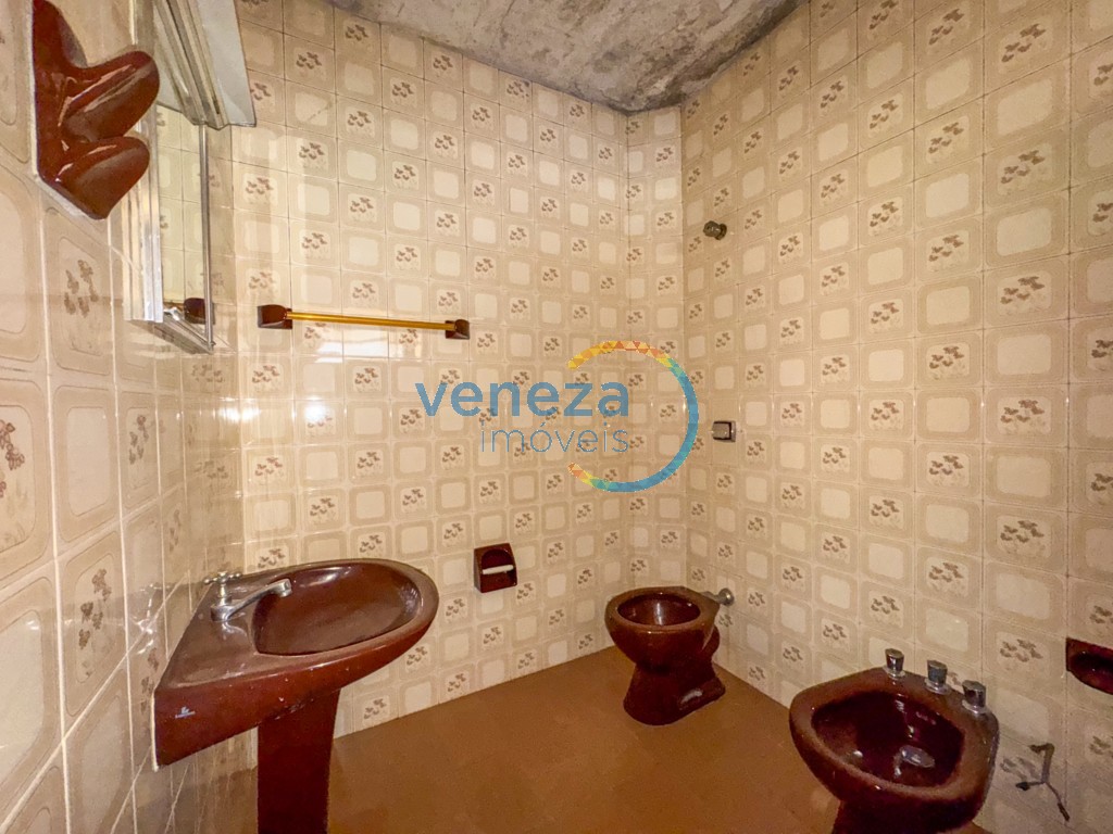 Casa Residencial à venda no bairro California de Londrina com 384m<sup>2</sup> útil, 4 quartos, 2 vagas de garagem