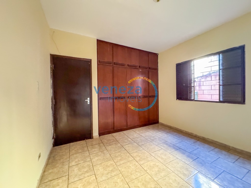 Casa Residencial à venda no bairro California de Londrina com 384m<sup>2</sup> útil, 4 quartos, 2 vagas de garagem