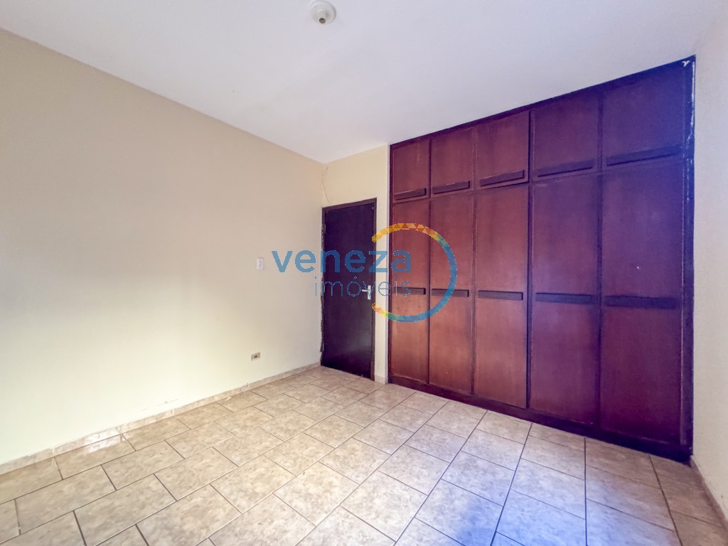 Casa Residencial à venda no bairro California de Londrina com 384m<sup>2</sup> útil, 4 quartos, 2 vagas de garagem