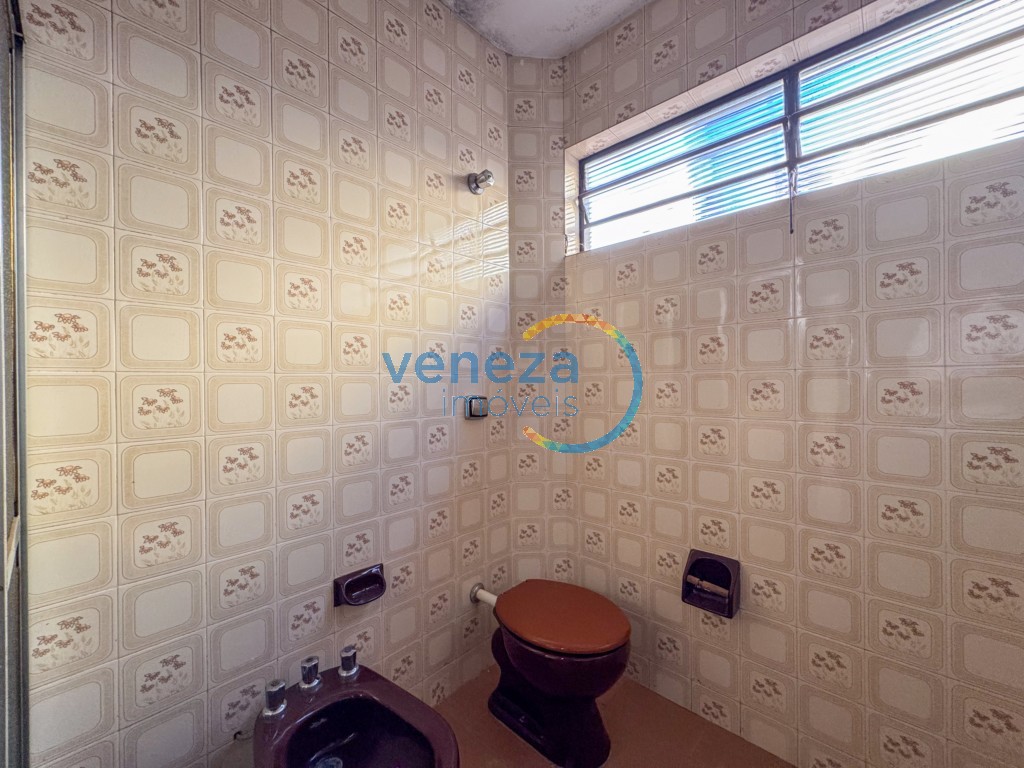 Casa Residencial à venda no bairro California de Londrina com 384m<sup>2</sup> útil, 4 quartos, 2 vagas de garagem