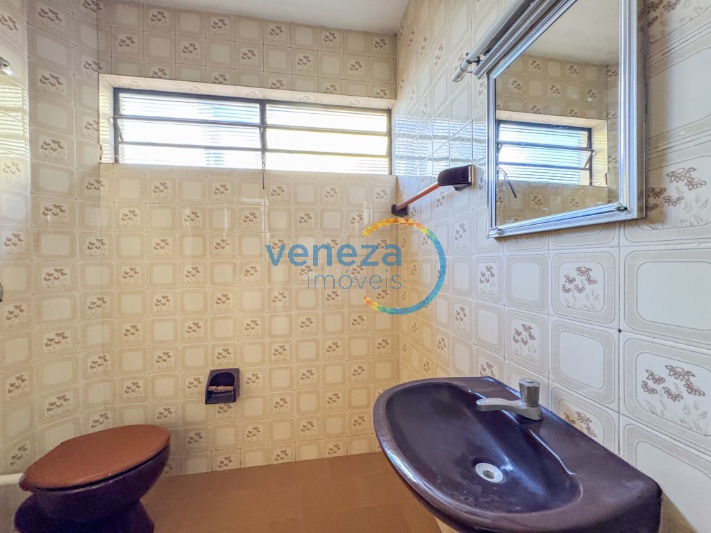 Casa Residencial à venda no bairro California de Londrina com 384m<sup>2</sup> útil, 4 quartos, 2 vagas de garagem