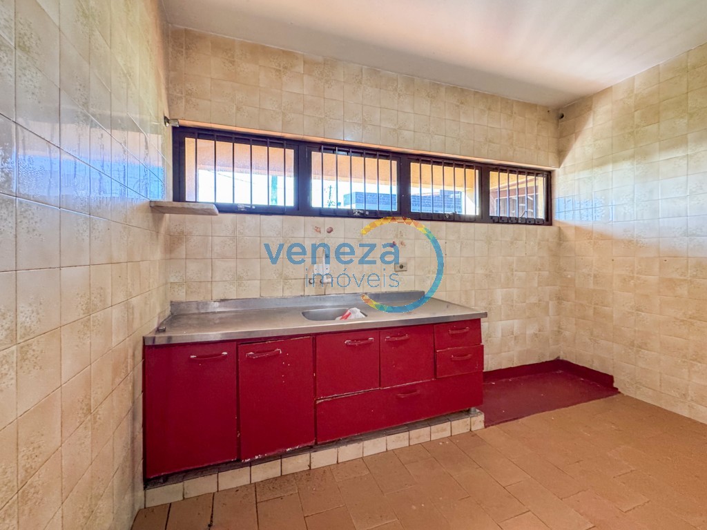 Casa Residencial à venda no bairro California de Londrina com 384m<sup>2</sup> útil, 4 quartos, 2 vagas de garagem