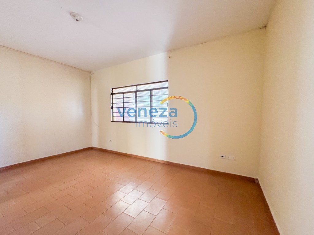 Casa Residencial à venda no bairro California de Londrina com 384m<sup>2</sup> útil, 4 quartos, 2 vagas de garagem