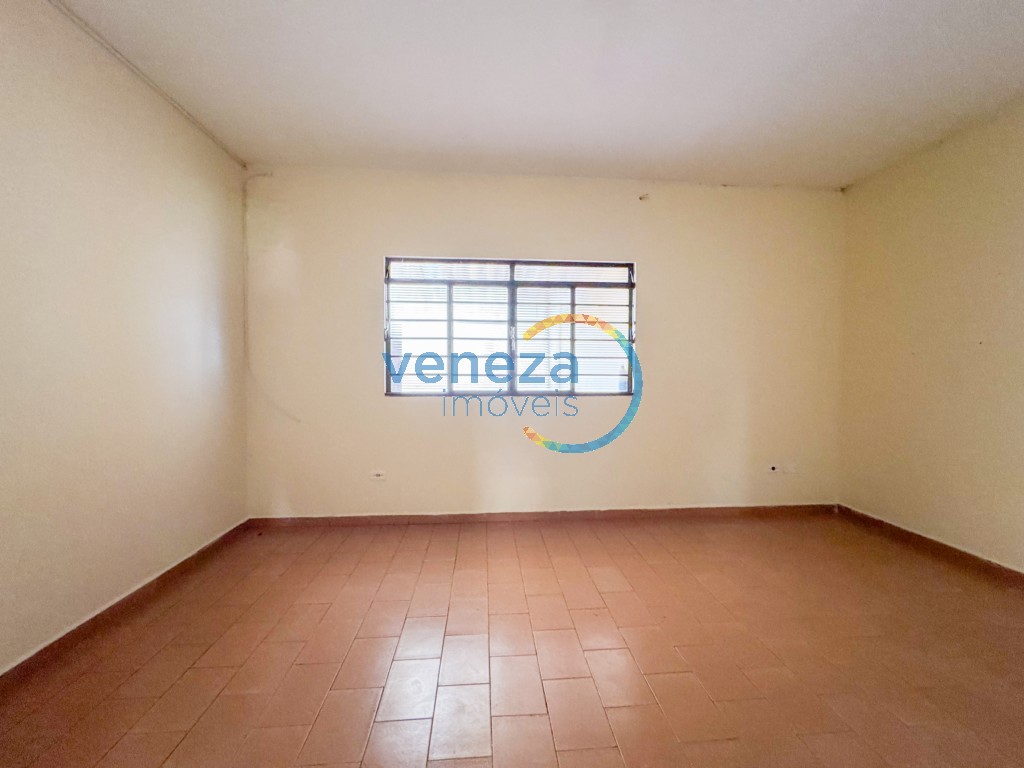 Casa Residencial à venda no bairro California de Londrina com 384m<sup>2</sup> útil, 4 quartos, 2 vagas de garagem