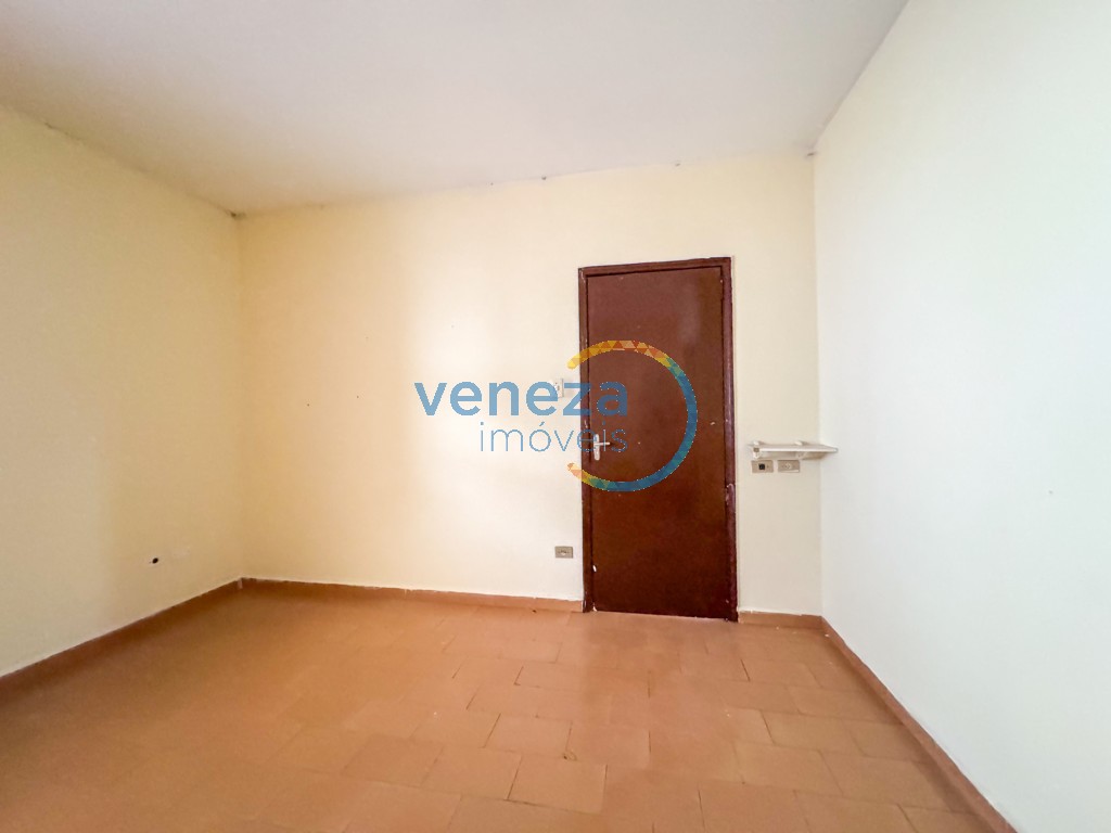 Casa Residencial à venda no bairro California de Londrina com 384m<sup>2</sup> útil, 4 quartos, 2 vagas de garagem