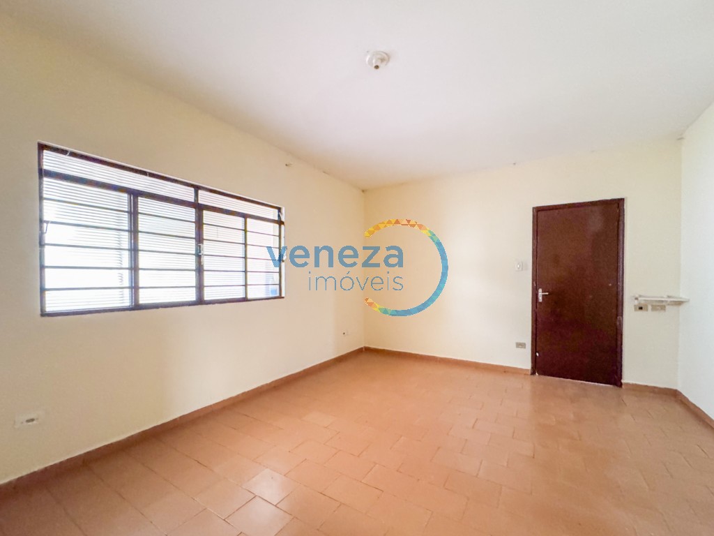 Casa Residencial à venda no bairro California de Londrina com 384m<sup>2</sup> útil, 4 quartos, 2 vagas de garagem