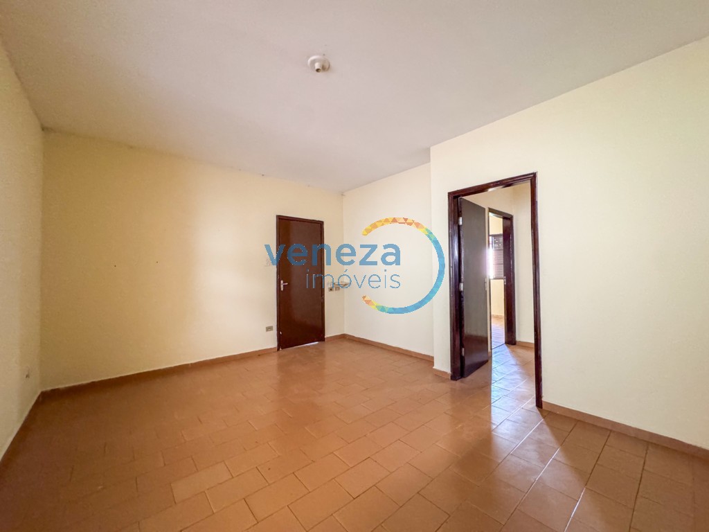 Casa Residencial à venda no bairro California de Londrina com 384m<sup>2</sup> útil, 4 quartos, 2 vagas de garagem