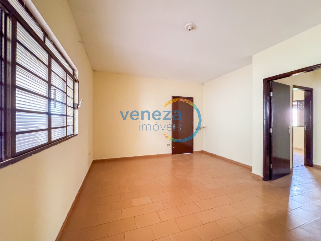 Casa Residencial à venda no bairro California de Londrina com 384m<sup>2</sup> útil, 4 quartos, 2 vagas de garagem