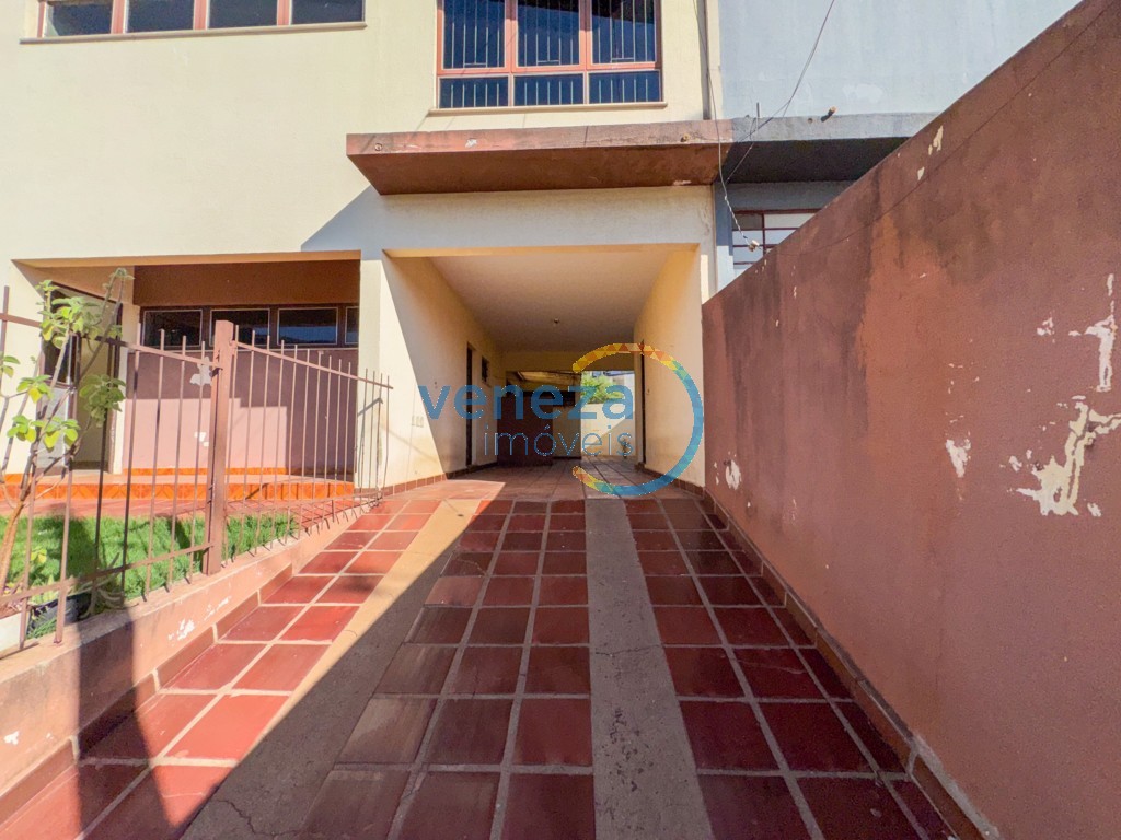 Casa Residencial à venda no bairro California de Londrina com 384m<sup>2</sup> útil, 4 quartos, 2 vagas de garagem