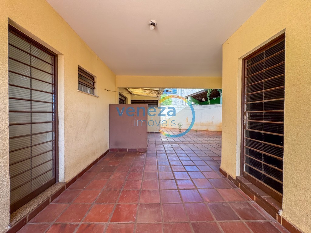 Casa Residencial à venda no bairro California de Londrina com 384m<sup>2</sup> útil, 4 quartos, 2 vagas de garagem