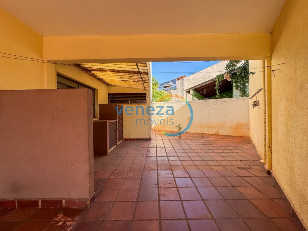 Casa Residencial à venda no bairro California de Londrina com 384m<sup>2</sup> útil, 4 quartos, 2 vagas de garagem