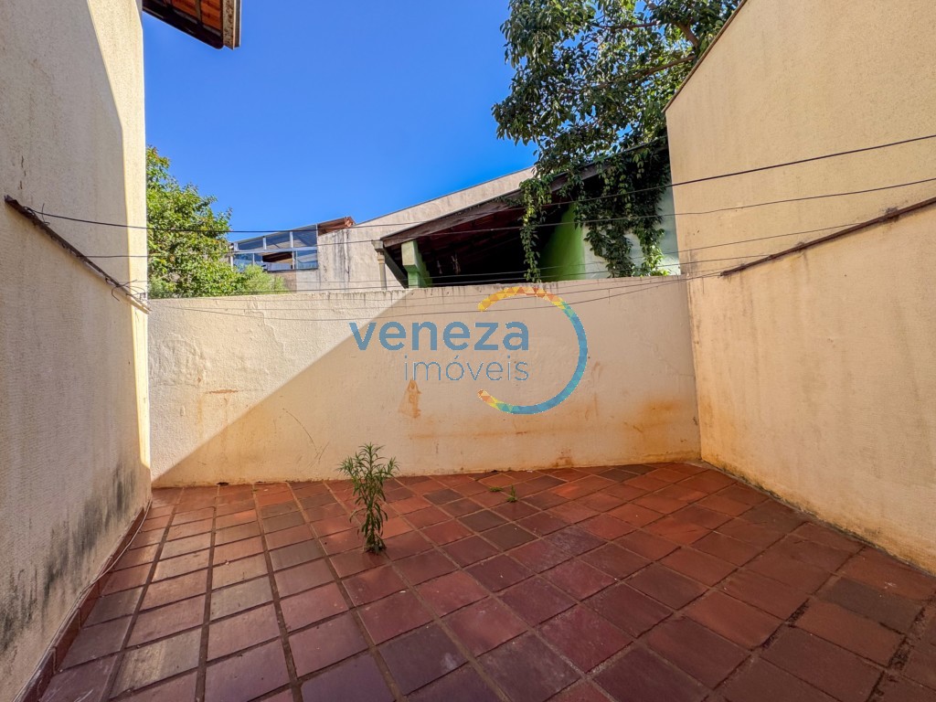 Casa Residencial à venda no bairro California de Londrina com 384m<sup>2</sup> útil, 4 quartos, 2 vagas de garagem