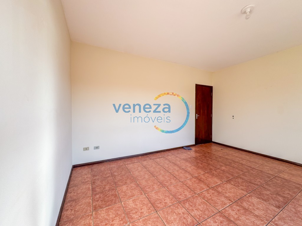 Casa Residencial à venda no bairro California de Londrina com 384m<sup>2</sup> útil, 4 quartos, 2 vagas de garagem