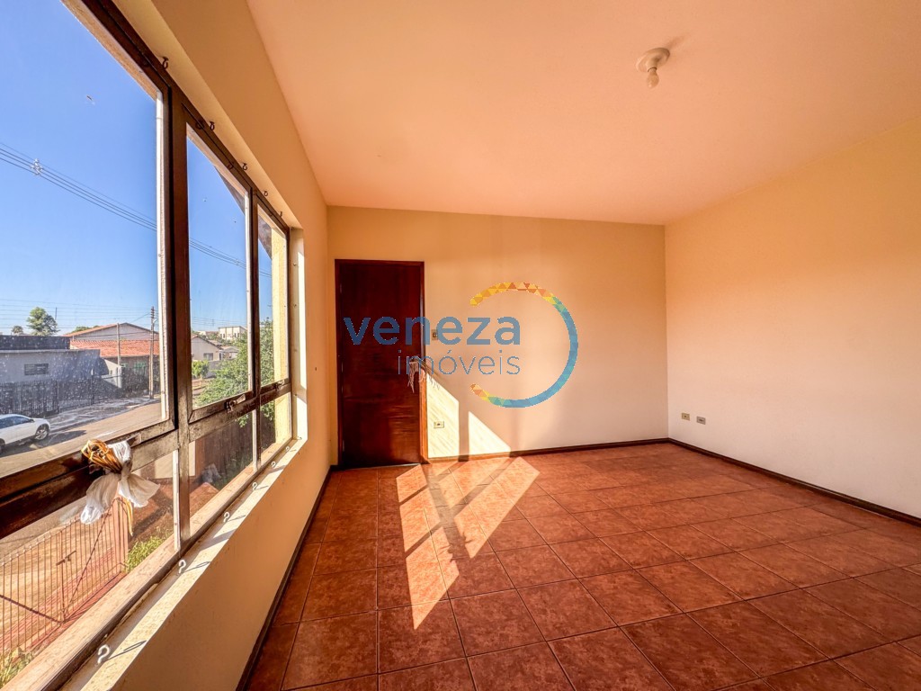 Casa Residencial à venda no bairro California de Londrina com 384m<sup>2</sup> útil, 4 quartos, 2 vagas de garagem