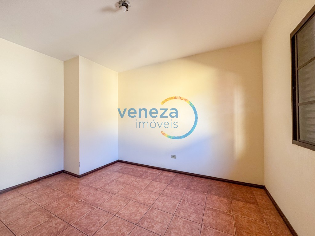 Casa Residencial à venda no bairro California de Londrina com 384m<sup>2</sup> útil, 4 quartos, 2 vagas de garagem