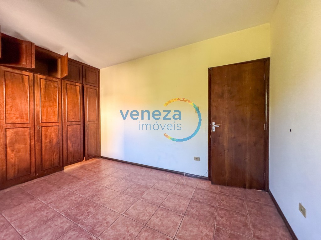 Casa Residencial à venda no bairro California de Londrina com 384m<sup>2</sup> útil, 4 quartos, 2 vagas de garagem