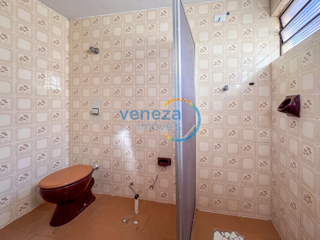 Casa Residencial à venda no bairro California de Londrina com 384m<sup>2</sup> útil, 4 quartos, 2 vagas de garagem