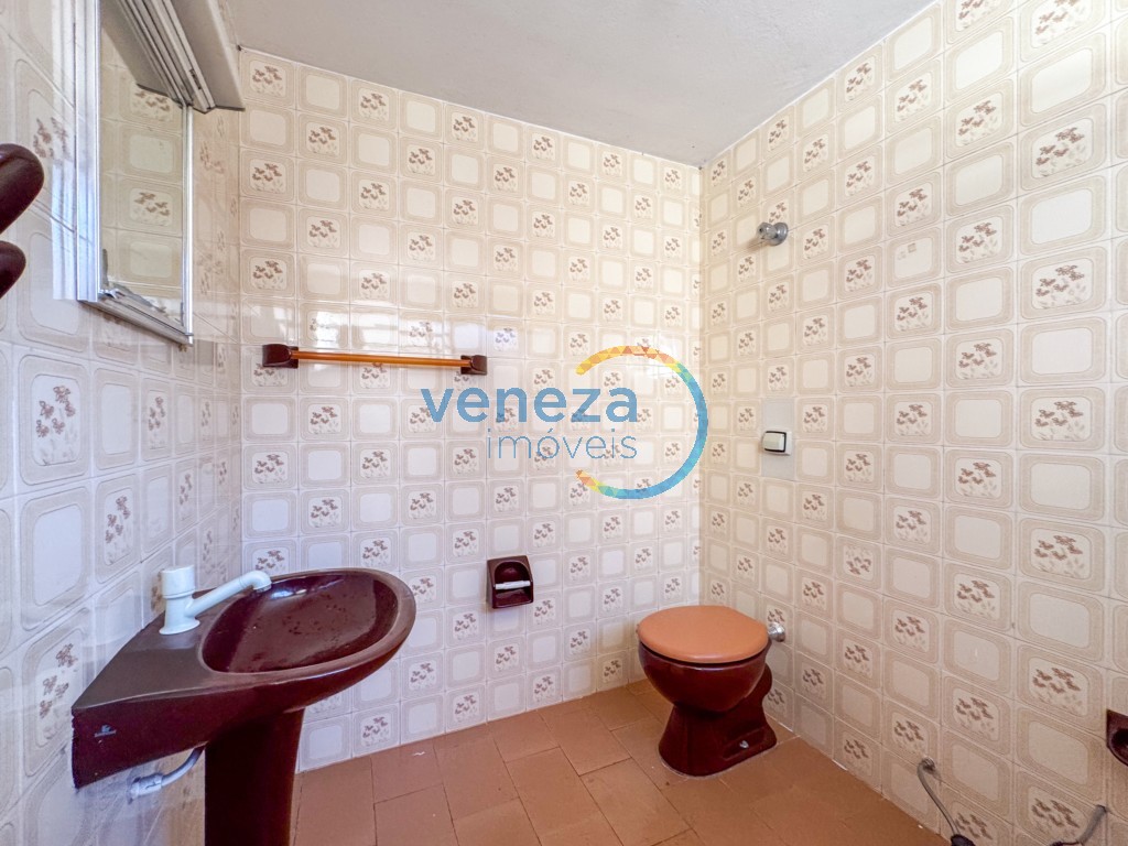 Casa Residencial à venda no bairro California de Londrina com 384m<sup>2</sup> útil, 4 quartos, 2 vagas de garagem