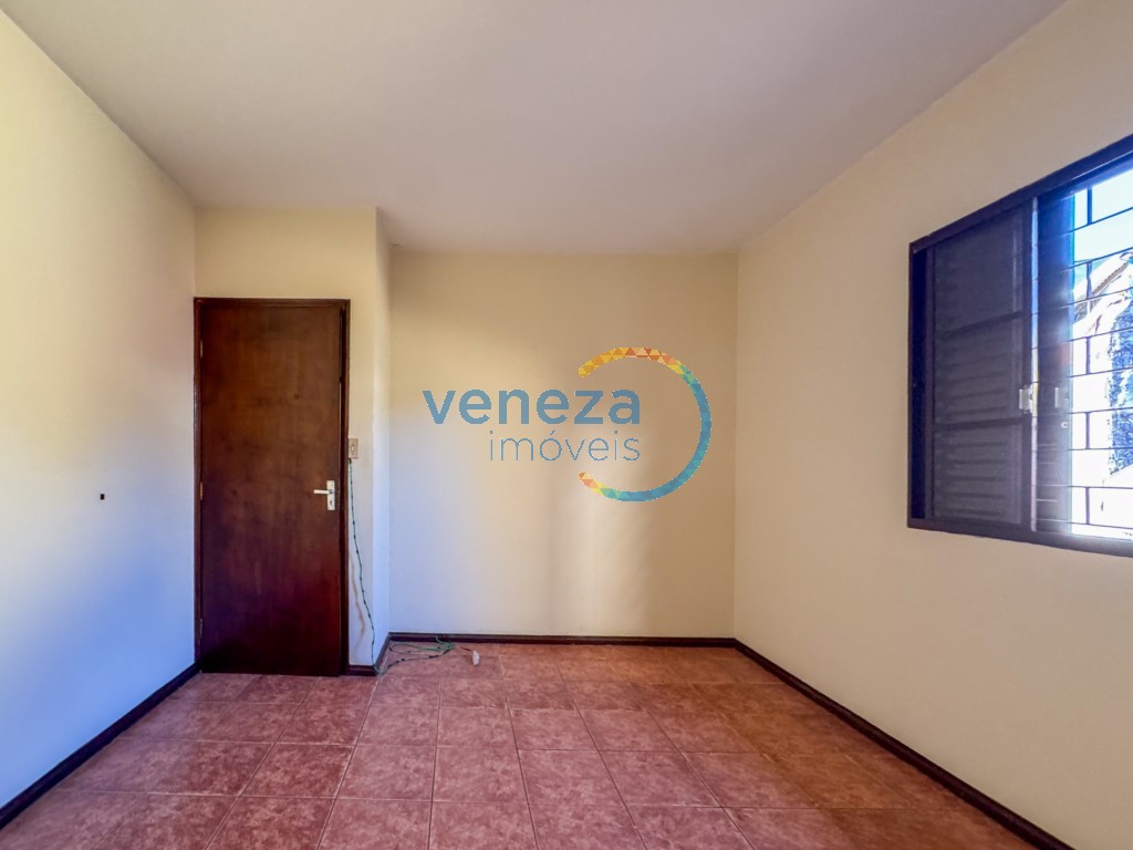 Casa Residencial à venda no bairro California de Londrina com 384m<sup>2</sup> útil, 4 quartos, 2 vagas de garagem