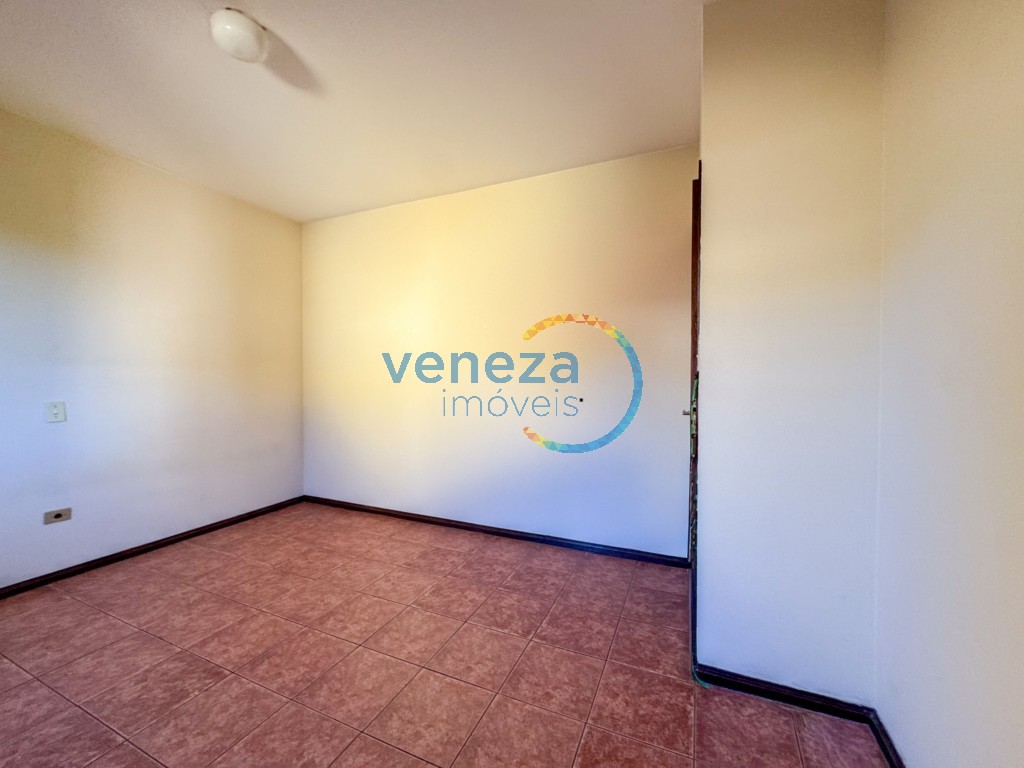 Casa Residencial à venda no bairro California de Londrina com 384m<sup>2</sup> útil, 4 quartos, 2 vagas de garagem