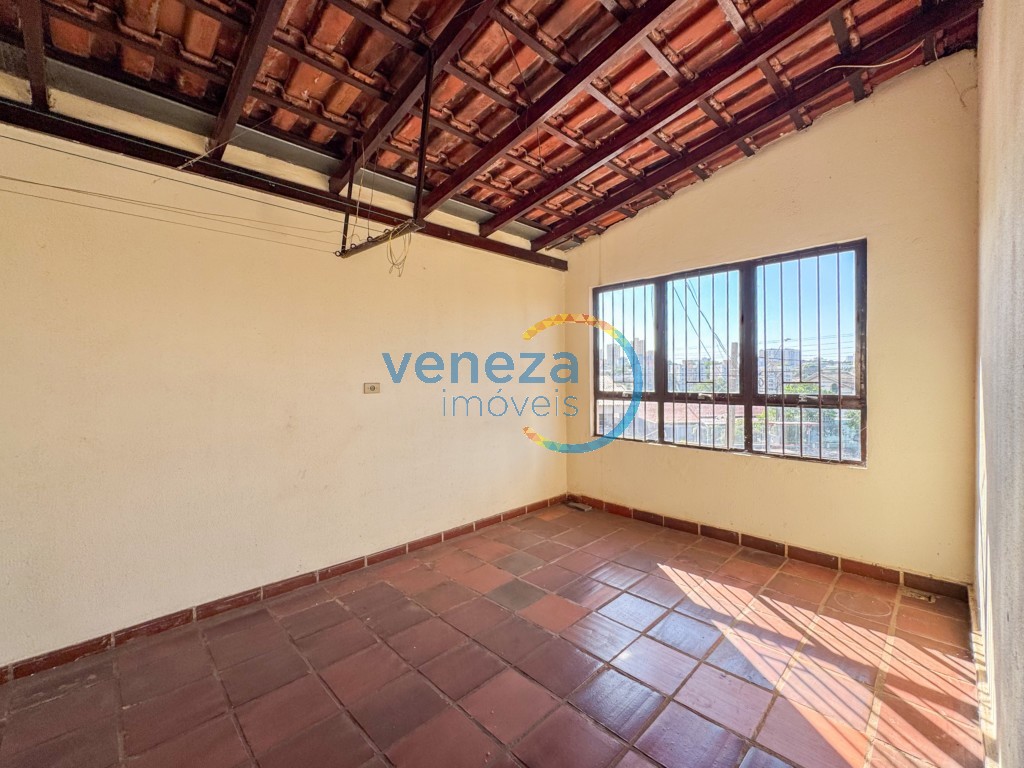 Casa Residencial à venda no bairro California de Londrina com 384m<sup>2</sup> útil, 4 quartos, 2 vagas de garagem