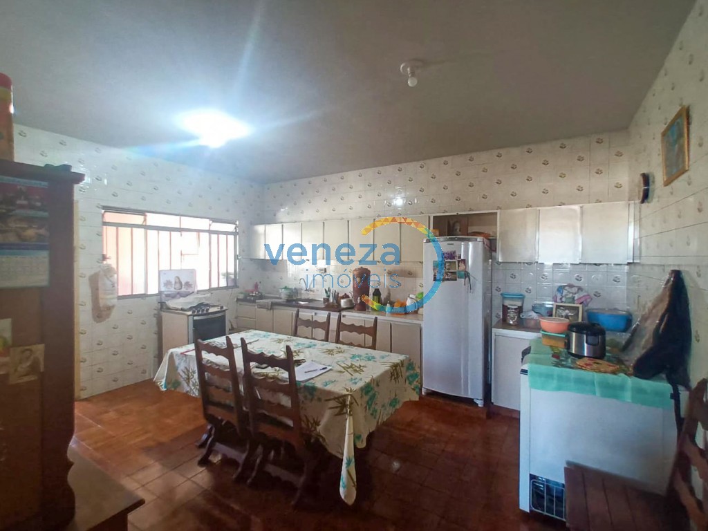 Casa Residencial à venda no bairro Rodocentro de Londrina com 260m<sup>2</sup> útil, 3 quartos, 1 vaga de garagem