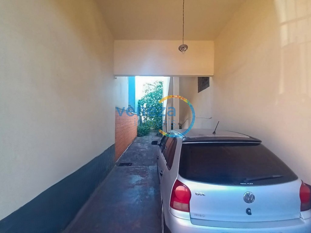 Casa Residencial à venda no bairro Rodocentro de Londrina com 260m<sup>2</sup> útil, 3 quartos, 1 vaga de garagem