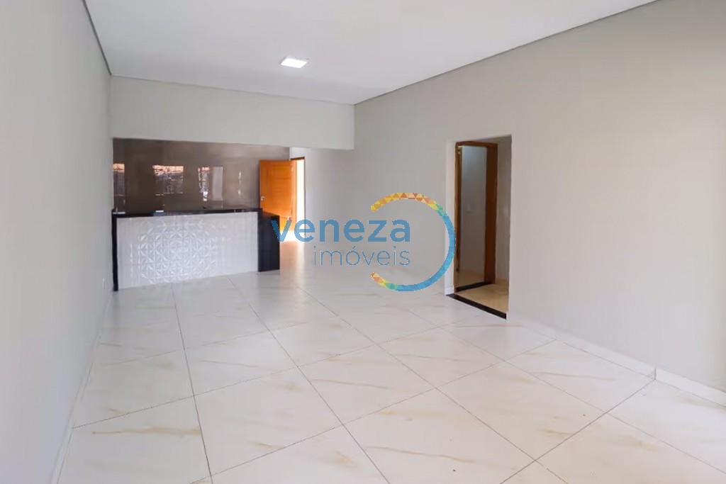 Casa Residencial à venda no bairro Abussafe de Londrina com 123m<sup>2</sup> útil, 3 quartos, 2 vagas de garagem