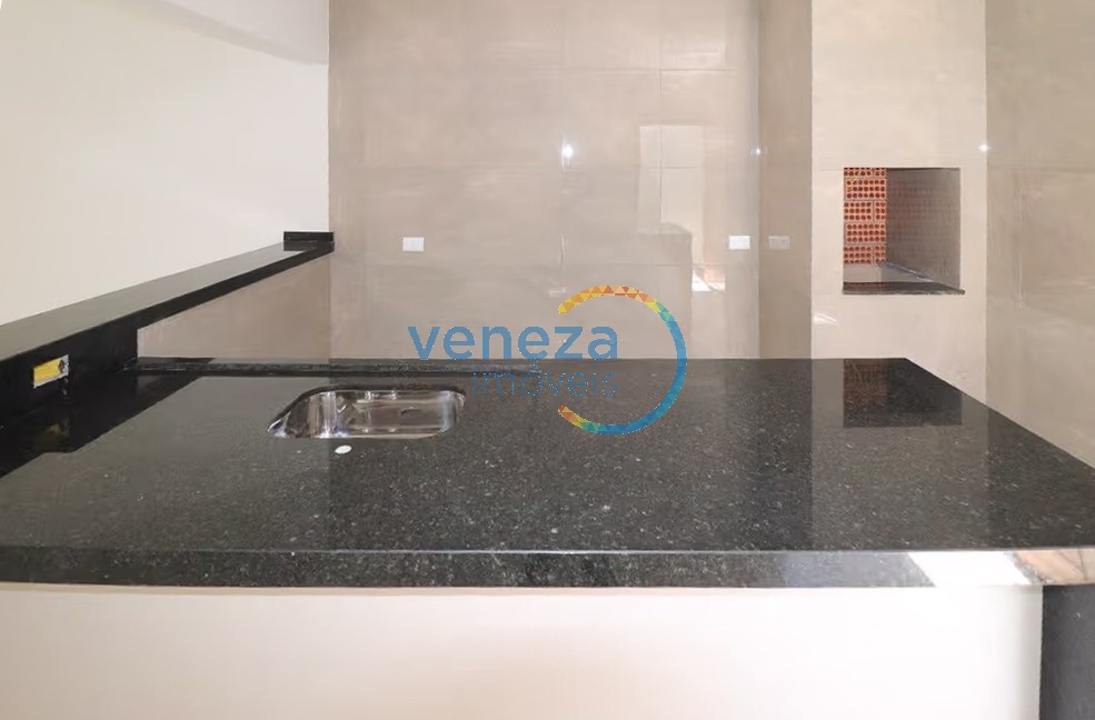 Casa Residencial à venda no bairro Abussafe de Londrina com 123m<sup>2</sup> útil, 3 quartos, 2 vagas de garagem