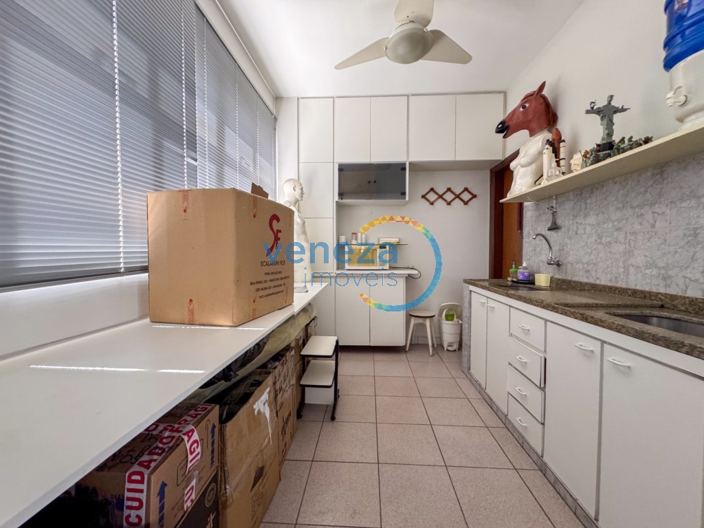 Sala à venda no bairro Centro de Londrina com 110.5m<sup>2</sup> útil, 1 vaga de garagem