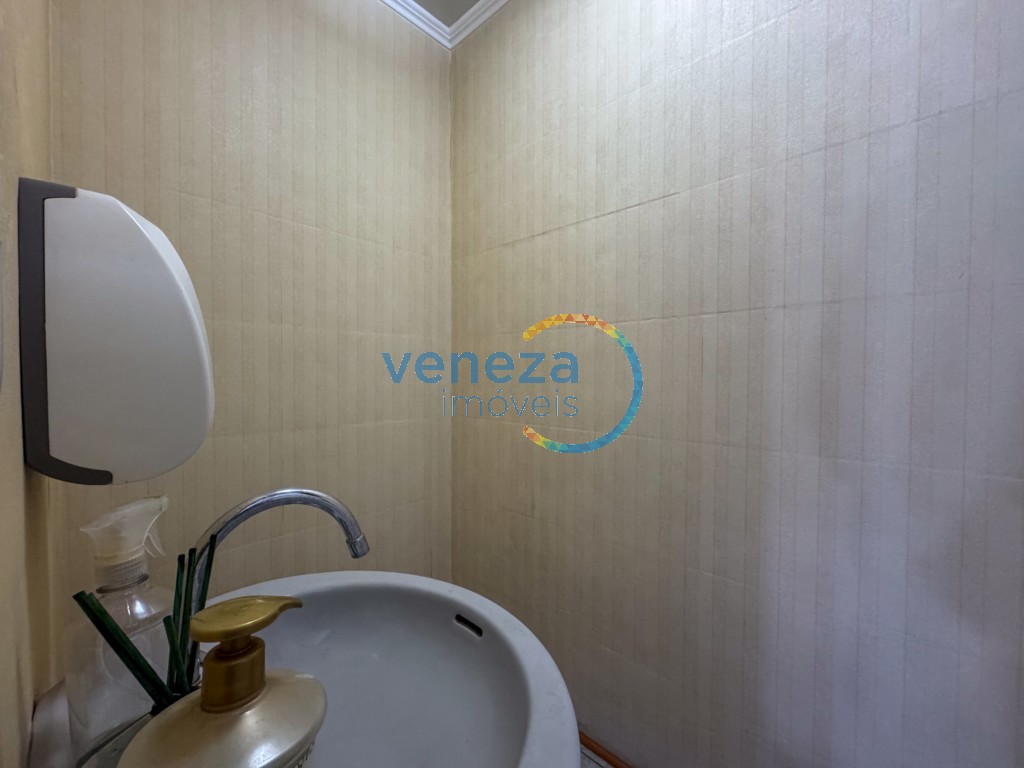 Sala à venda no bairro Centro de Londrina com 110.5m<sup>2</sup> útil, 1 vaga de garagem