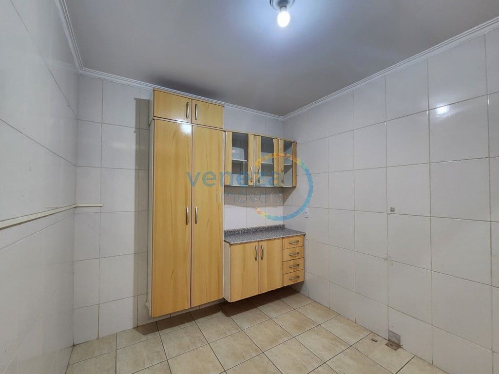 Casa Residencial à venda no bairro Tokio de Londrina com 60m<sup>2</sup> útil, 3 quartos, 1 vaga de garagem