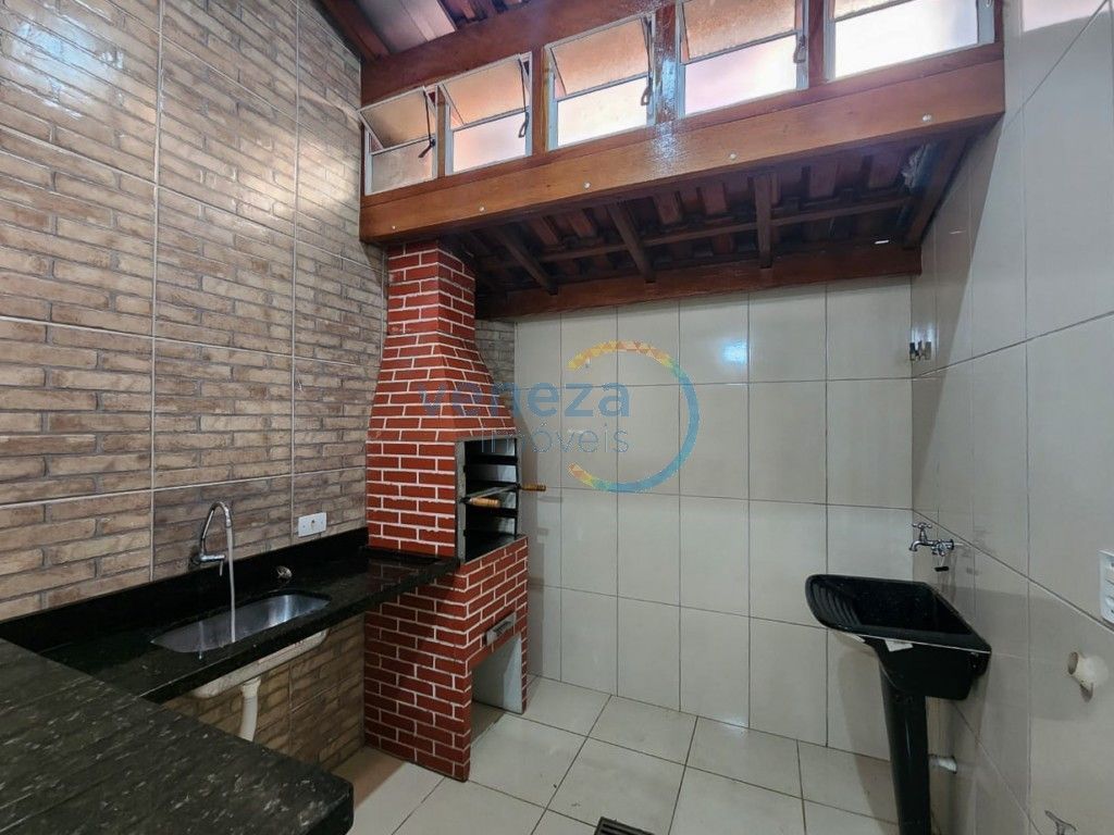 Casa Residencial à venda no bairro Tokio de Londrina com 60m<sup>2</sup> útil, 3 quartos, 1 vaga de garagem