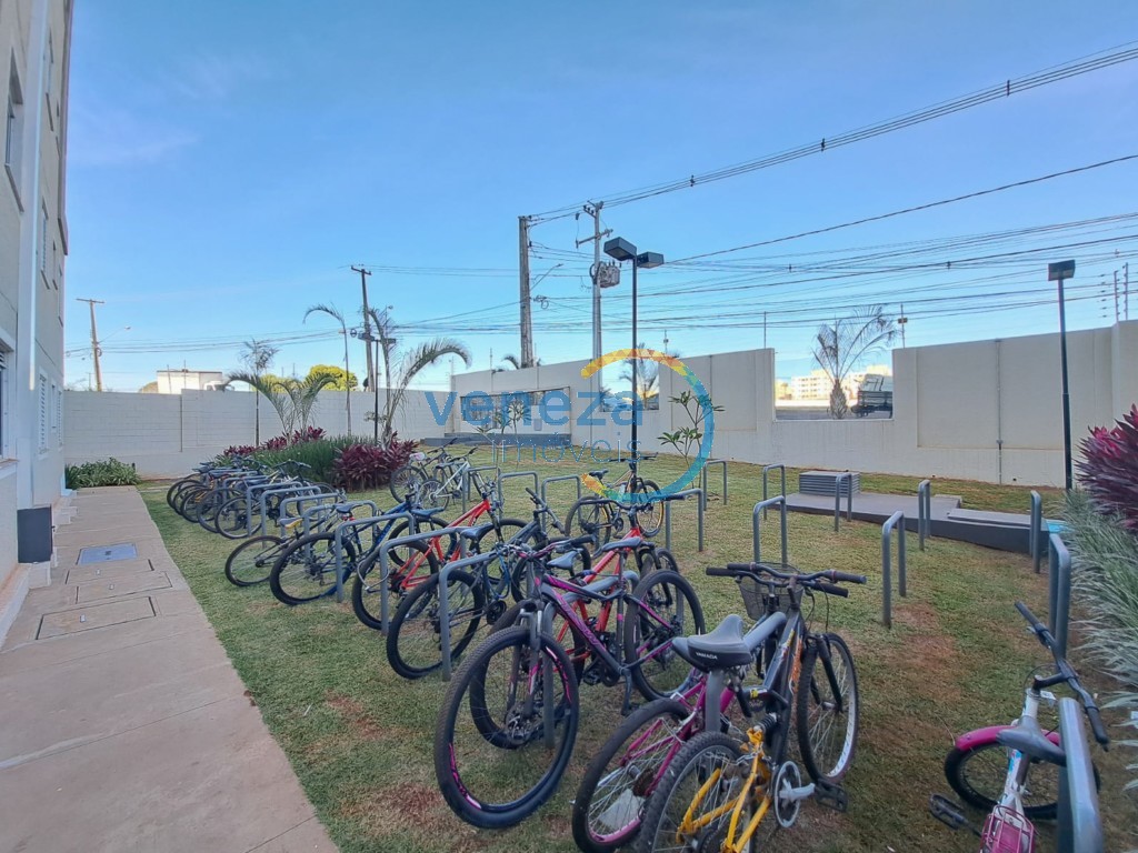 Apartamento para locação no bairro Gleba Palhano de Londrina com 46m<sup>2</sup> útil, 2 quartos, 1 vaga de garagem