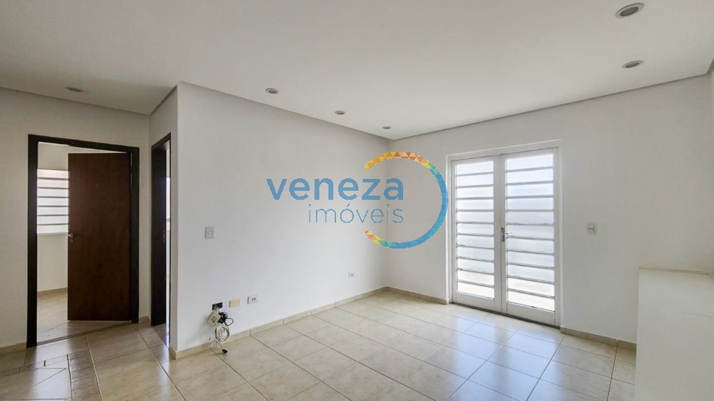 Casa Residencial à venda no bairro Vale do Arvoredo de Londrina com 228m<sup>2</sup> útil, 3 quartos, 4 vagas de garagem