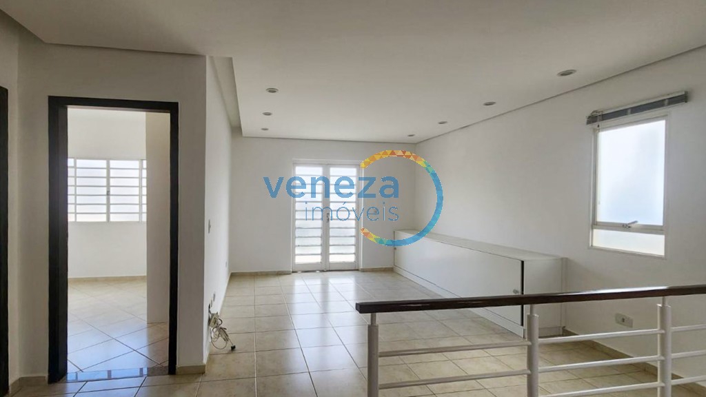 Casa Residencial à venda no bairro Vale do Arvoredo de Londrina com 228m<sup>2</sup> útil, 3 quartos, 4 vagas de garagem