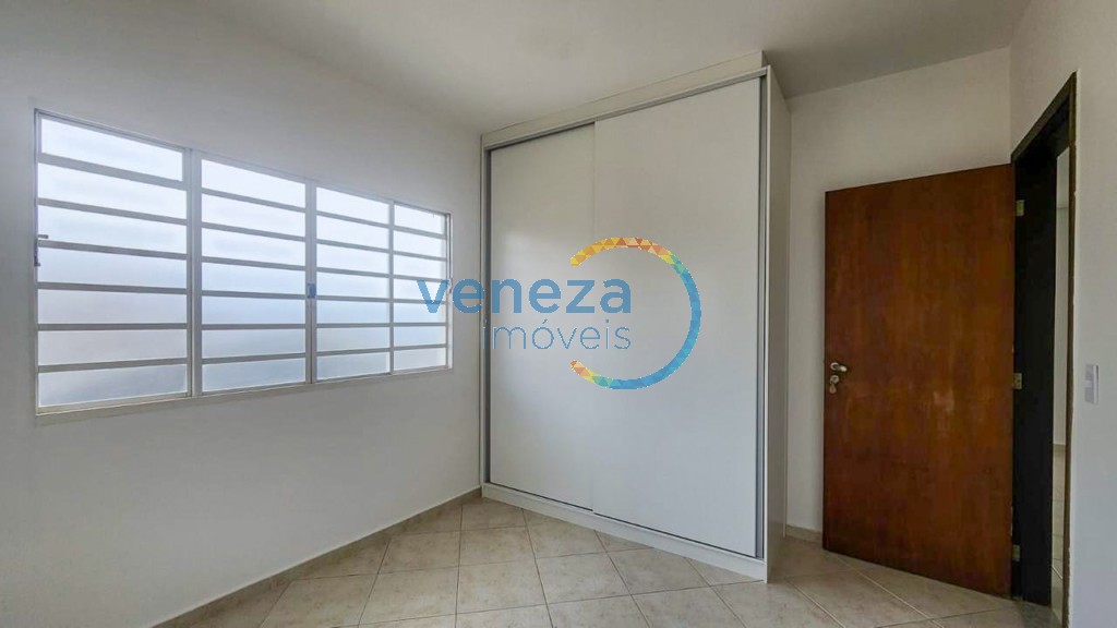 Casa Residencial à venda no bairro Vale do Arvoredo de Londrina com 228m<sup>2</sup> útil, 3 quartos, 4 vagas de garagem