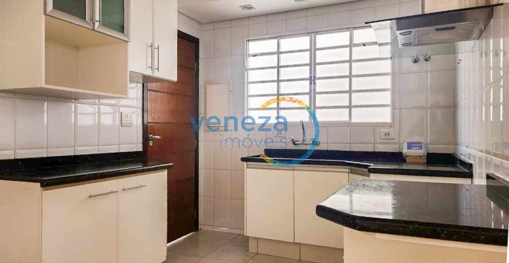 Casa Residencial à venda no bairro Vale do Arvoredo de Londrina com 228m<sup>2</sup> útil, 3 quartos, 4 vagas de garagem