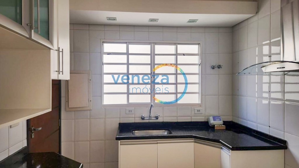 Casa Residencial à venda no bairro Vale do Arvoredo de Londrina com 228m<sup>2</sup> útil, 3 quartos, 4 vagas de garagem