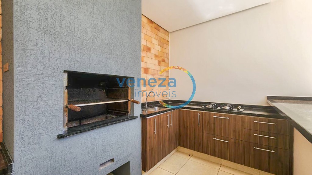 Casa Residencial à venda no bairro Vale do Arvoredo de Londrina com 228m<sup>2</sup> útil, 3 quartos, 4 vagas de garagem