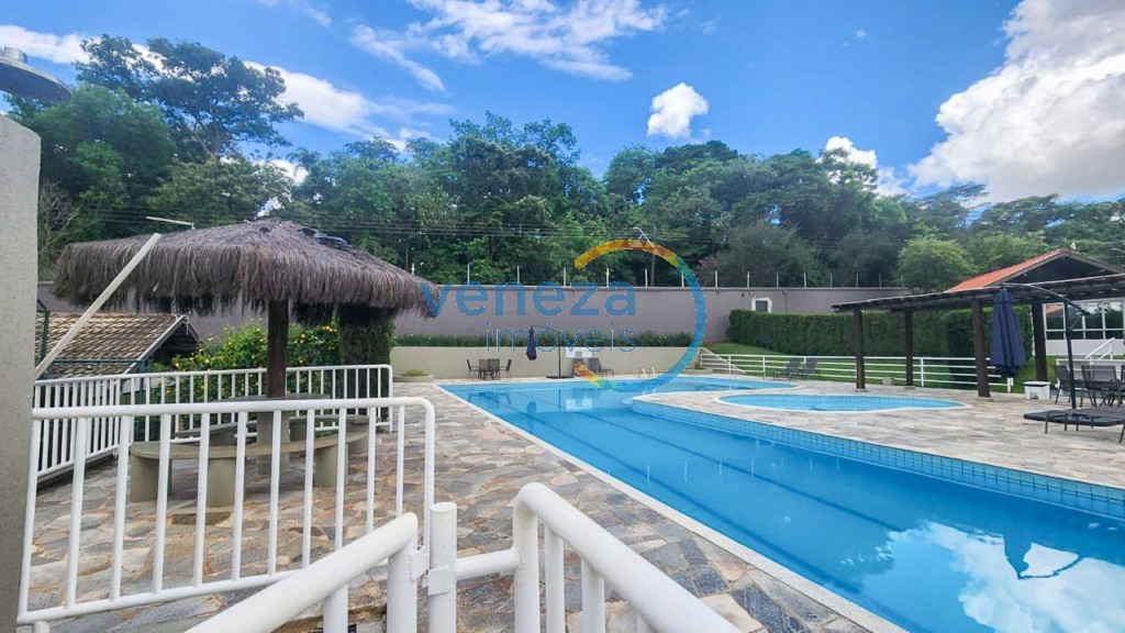 Casa Residencial à venda no bairro Vale do Arvoredo de Londrina com 228m<sup>2</sup> útil, 3 quartos, 4 vagas de garagem